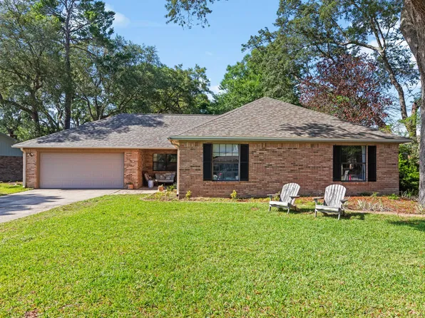 207 Oakwood Cir, Niceville, FL 32578