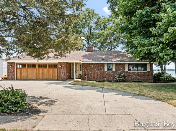 1661 Ruddiman Dr, Muskegon, MI 49445