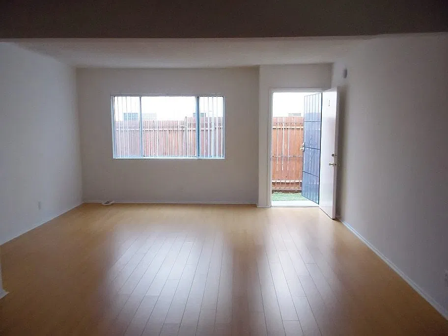 Lido Apartments - 638 Broadway Street — Photo 2