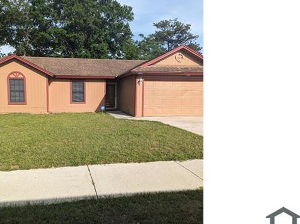 2425 Winterwood Cir W