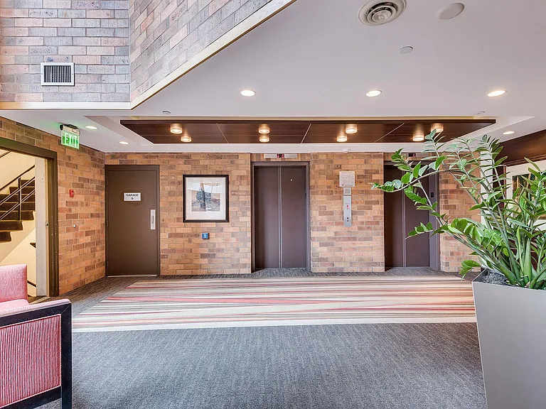 210 W Grant St #204 — Photo 15