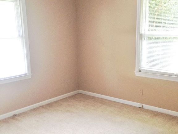 5th image of 506 Mayflower Dr APT A