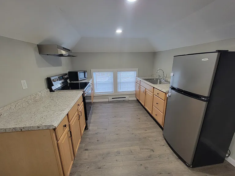 415 N Clinton St #3 — Photo 3