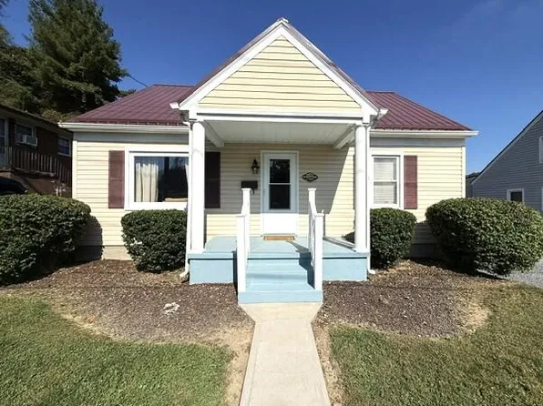 236 W Phillip St, Covington, VA 24426