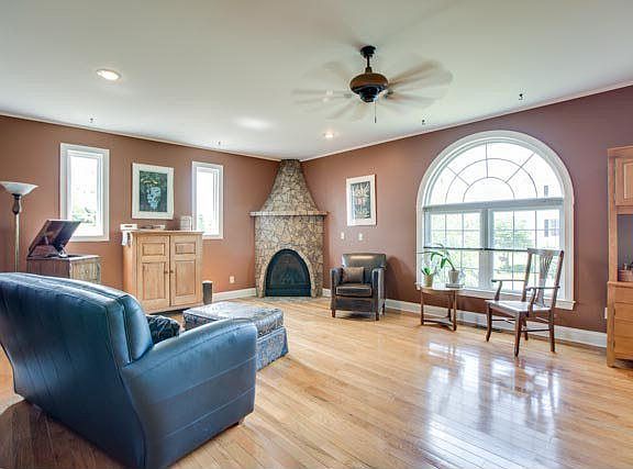 5th image of 3045 Briarwood Ct