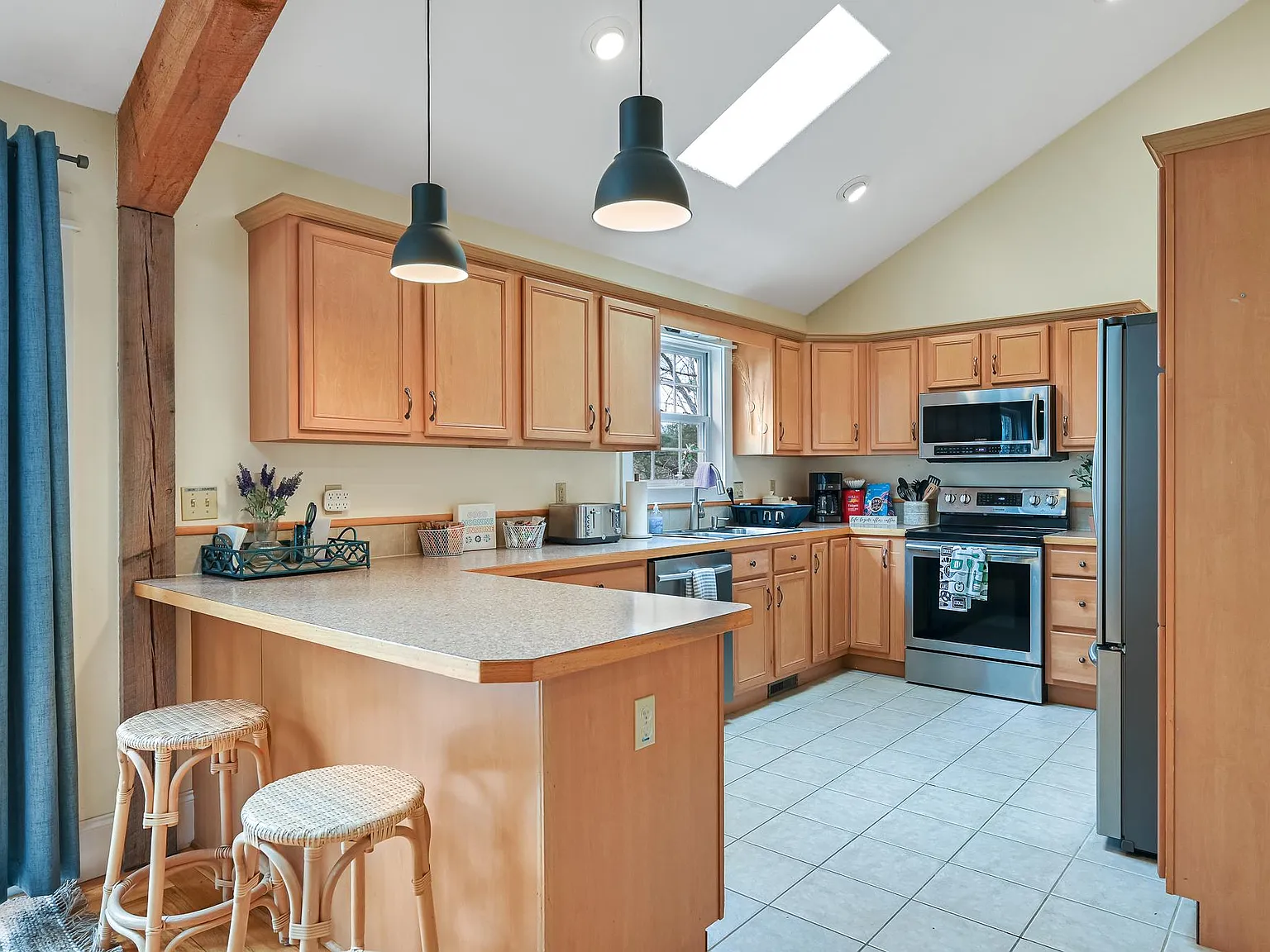 3 bed, 2845 sqft, $3,800 — Photo 4