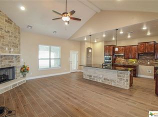 312 Western Sky Trl, Jarrell, TX 76537