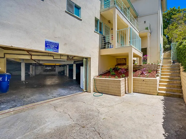 600 Kelton Ave #7 — Photo 9