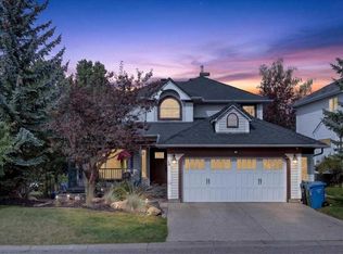 16 S Rocky Ridge Lndg NW, Calgary, AB T3G 4E3
