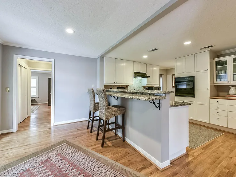 906 Bay Oaks Rd — Photo 15