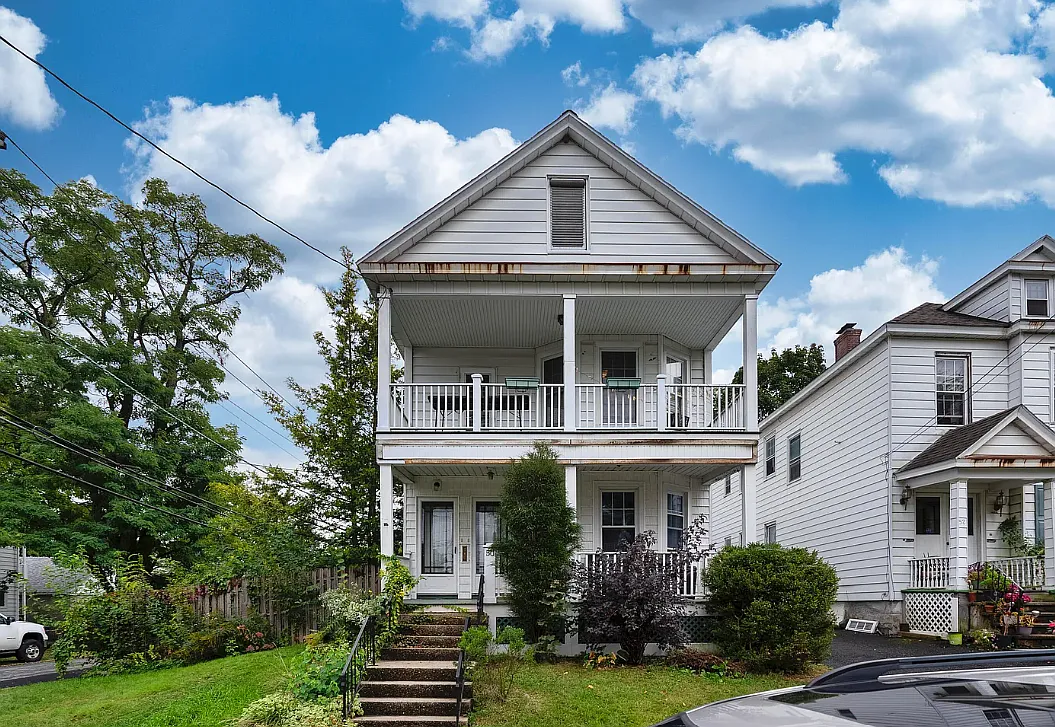 3 bed, 1340 sqft, $1,850 — Photo 1
