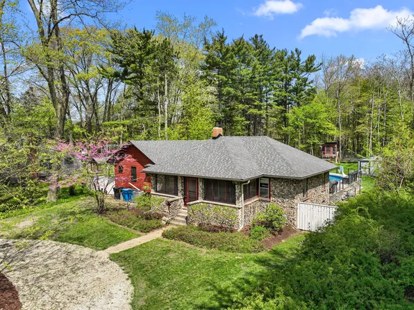 8633 East Rd, Lakeside, MI 49116