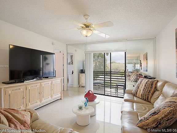 4th image of 10120 Sunrise Lakes Blvd APT 203