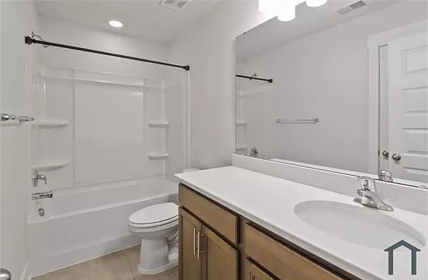 7772 Park Gate Dr — Photo 4
