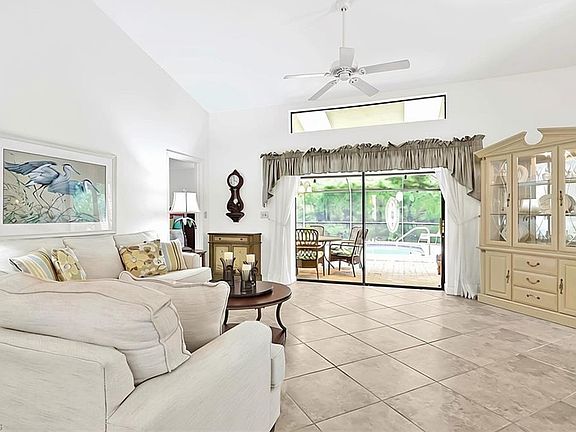 5th image of 237 Fox Den CIR