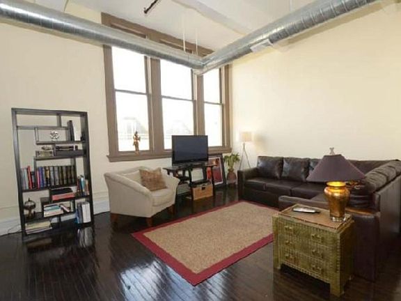 3rd image of 1228-32 Arch St #5A