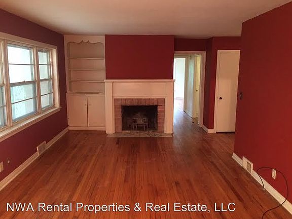 3rd image of 853 N Jackson Dr