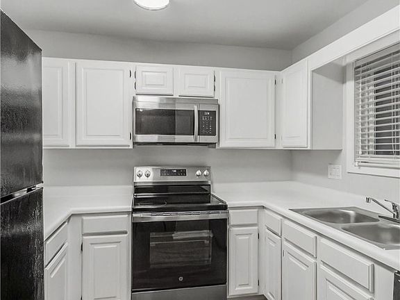 4th image of 1506 Lakewood Dr #15-F