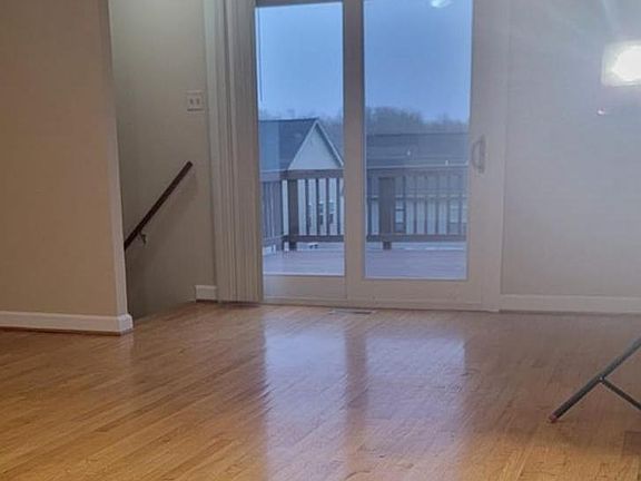5th image of 23122 Frederick Rd