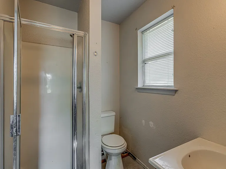 218 S 3rd Ave — Photo 12