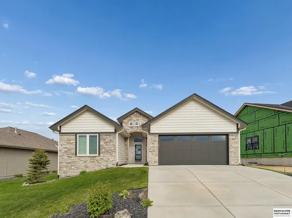 6327 S 208th Ave, Elkhorn, NE 68022
