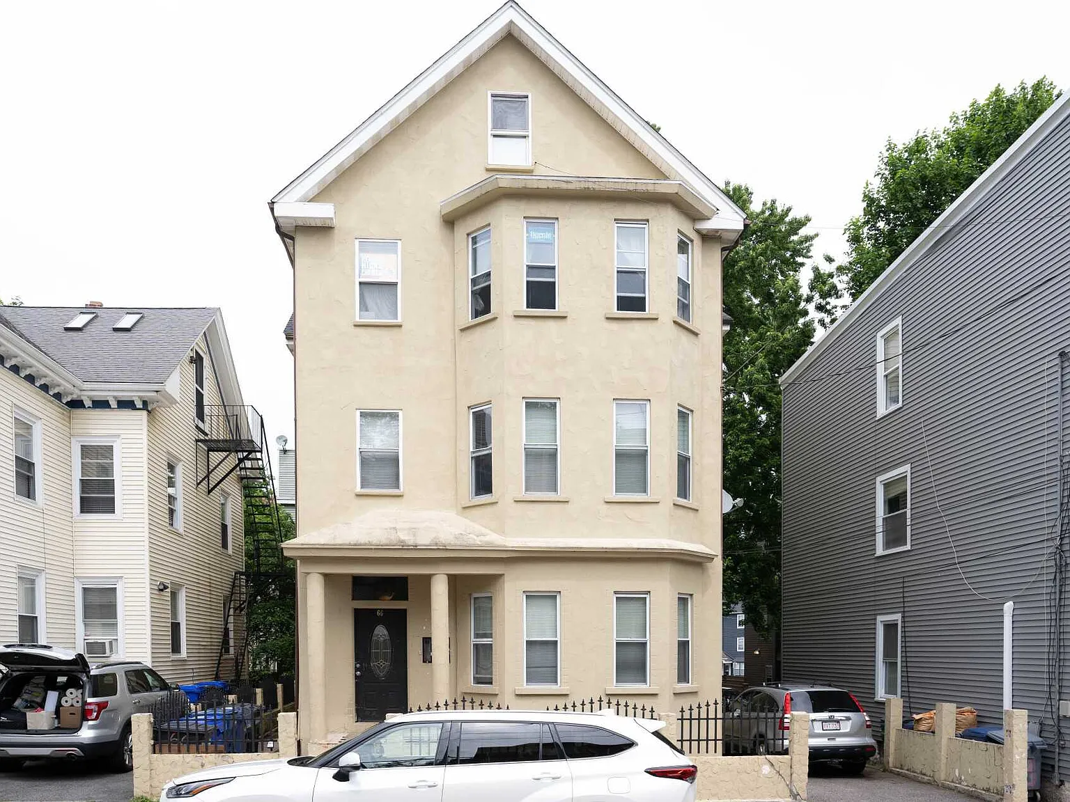 6 bed, 2.5 bath, $6,295 — Photo 2
