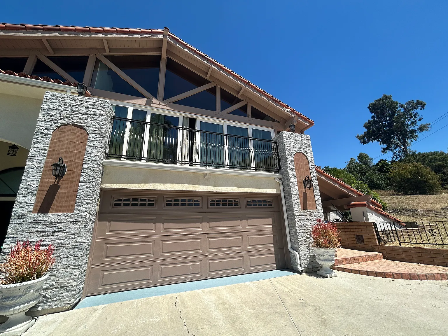 3 bed, 3771 sqft, $1,000 — Photo 2