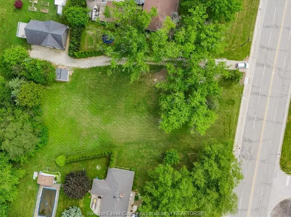 1117 Front Rd N, Amherstburg, ON N9V 2M4