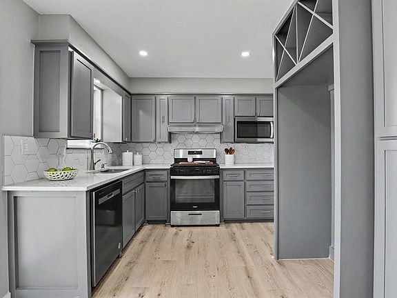 4th image of 2800 SW 79th St