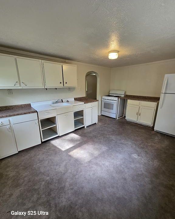 1st image of 604 1/2 E Superior St