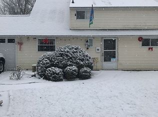 86 Goldenridge Dr, Levittown, PA 19057