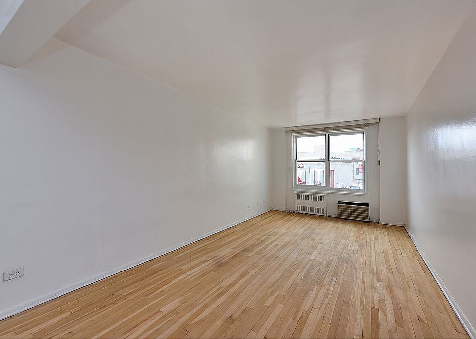 1st image of 14205 Roosevelt Ave APT 310