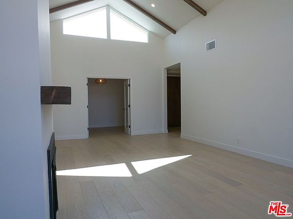 4th image of 1509 Greenfield Ave #301