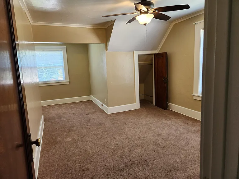 860 Parkway Blvd — Photo 11