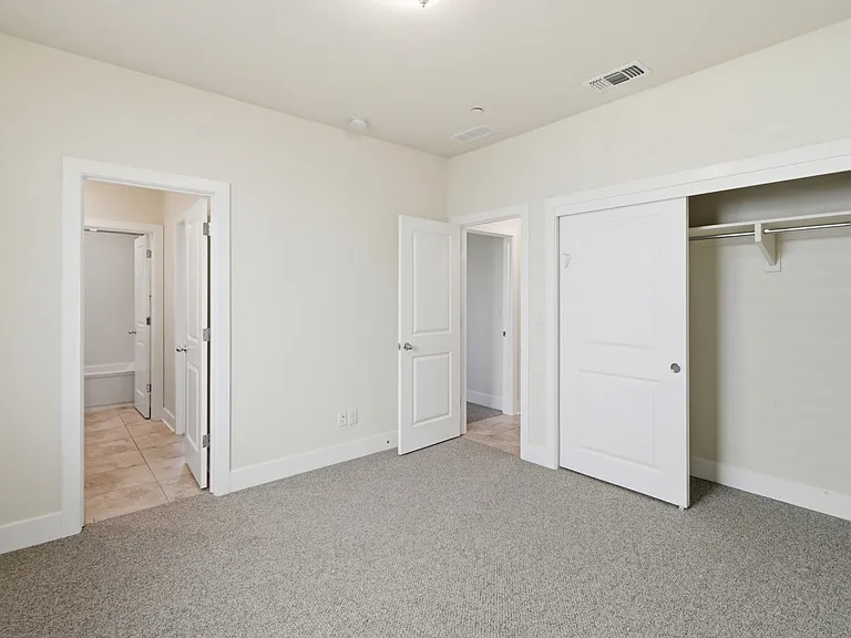 761 Hydrangea Dr — Photo 25