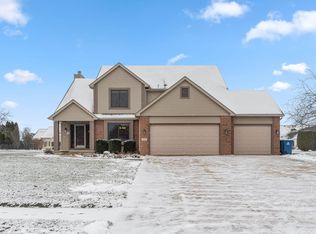 401 Hunters Rdg, Auburn, IN 46706