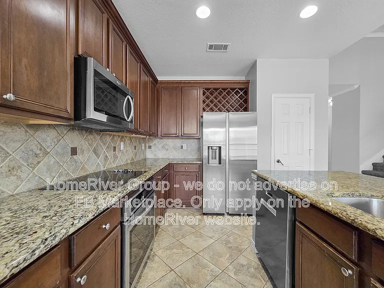 705 Champlain Ct — Photo 7