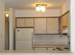 1917 Country Dr APT 302, Grayslake, IL 60030