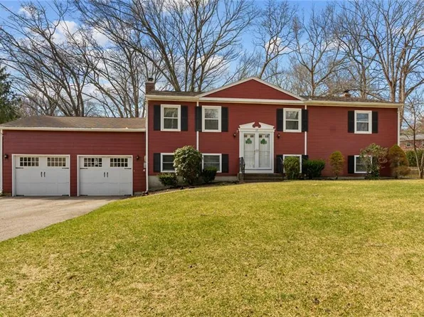 17 Betsy Williams Cir, Johnston, RI 02919