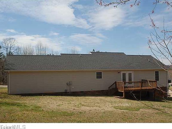 3rd image of 104 White Pine Dr
