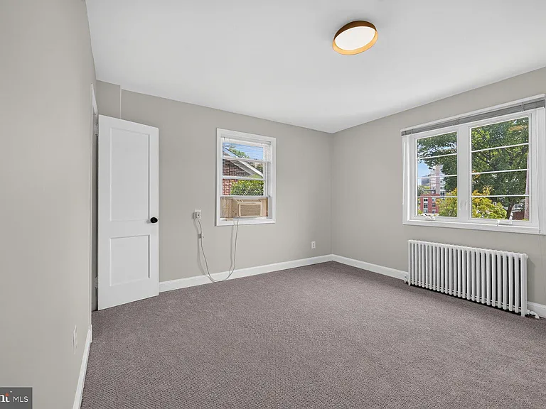 1410 N Quinn St #7 — Photo 11
