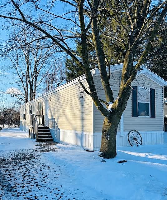 1st image of 199 Lakeshore Cir