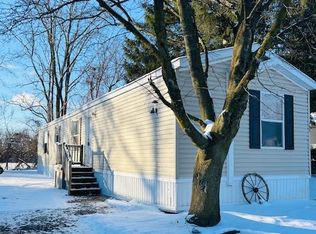 199 Lakeshore Cir, Oxford, MI 48371