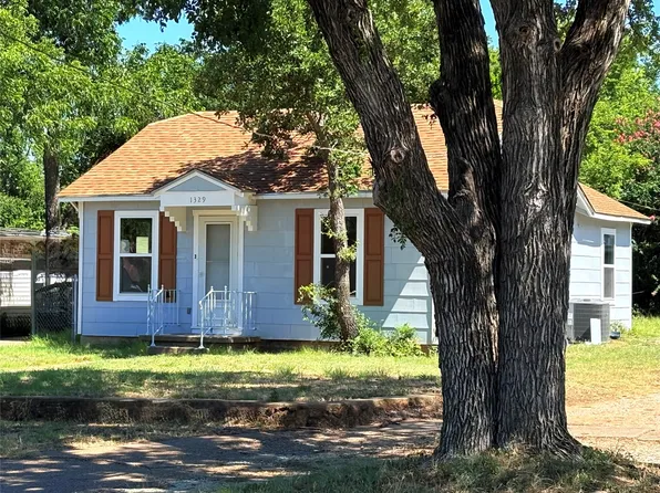 1329 4th St, Graham, TX 76450