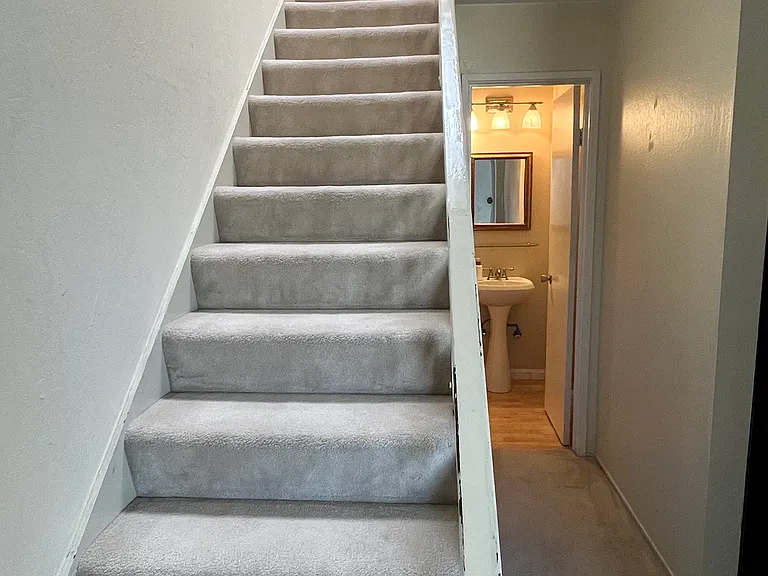 320 Auburn Way — Photo 6