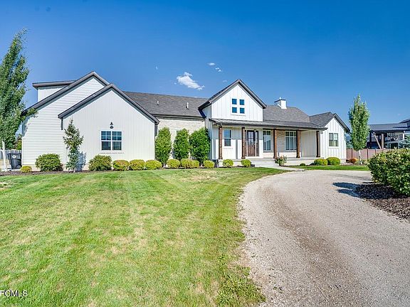 4th image of 1271 S Red Filly Rd