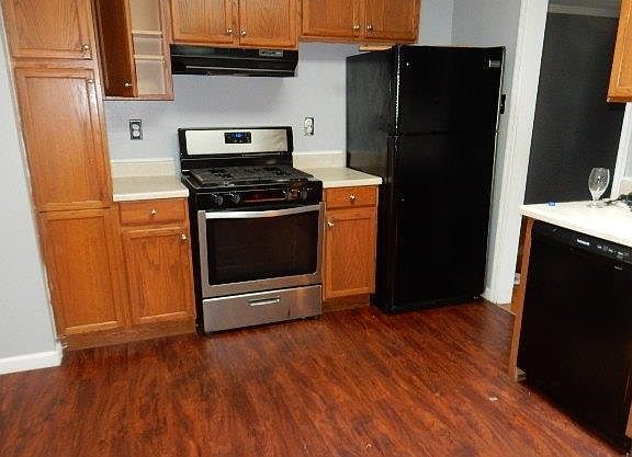 4th image of 1930 Gardenia Dr