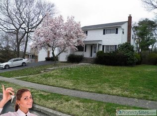 15 Weston Ln, Smithtown, NY 11787