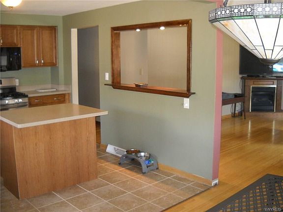 3rd image of 66 Lucy Ln