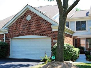 2113 Charter Point Dr, Arlington Heights, IL 60004
